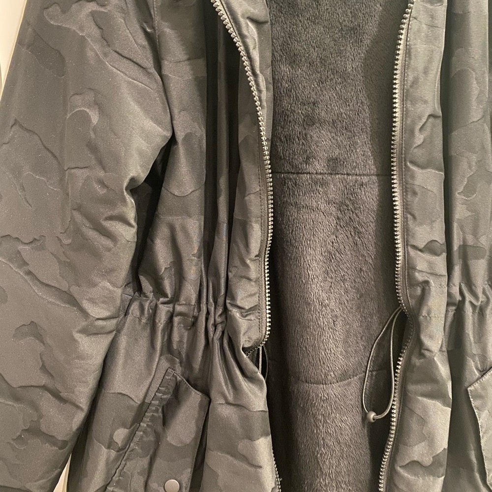Gerry Black Camo Winter Coat. Size Medium. Plush Soft Lining.
